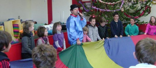 Le Clown Bigoudi anime les Anniversaires Cirque chez Grenadine et Crayonnade